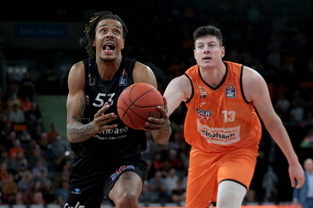 胜利背后往 胜利背后往